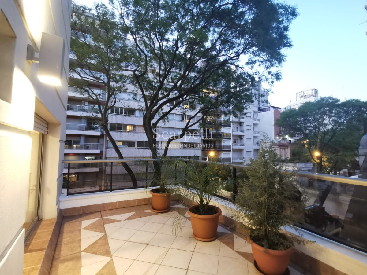 Apartamento ID.25036 - Alquiler Apartamento Villa Biarritz A metros de la Rambla Muy Bien Equipado Con Amplias Terrazas & Garage.-