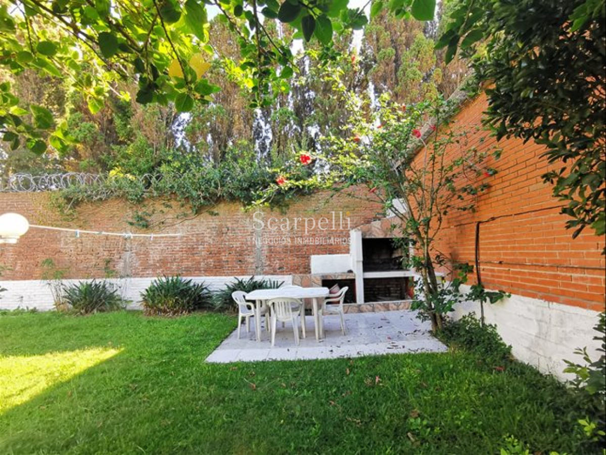 Apartamento ID.24 - ALQUILER CARRASCO PH ALTOS 2 DORMITORIOS CON FONDO COCHERA