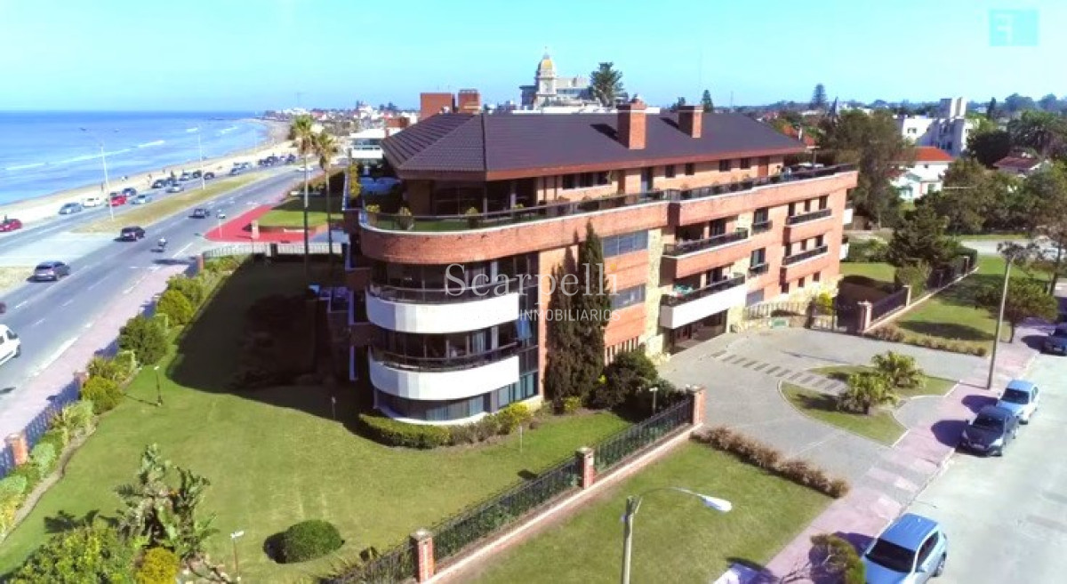 Apartamento ID.25783 - Suntuoso apartamento en Rambla de Carrasco con finas terminaciones y muy próximo a Hotel Casino y Arocena.-