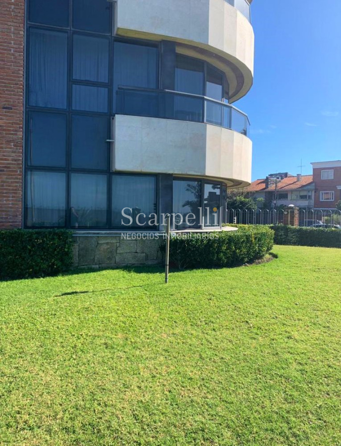 Apartamento ID.25783 - Suntuoso apartamento en Rambla de Carrasco con finas terminaciones y muy próximo a Hotel Casino y Arocena.-