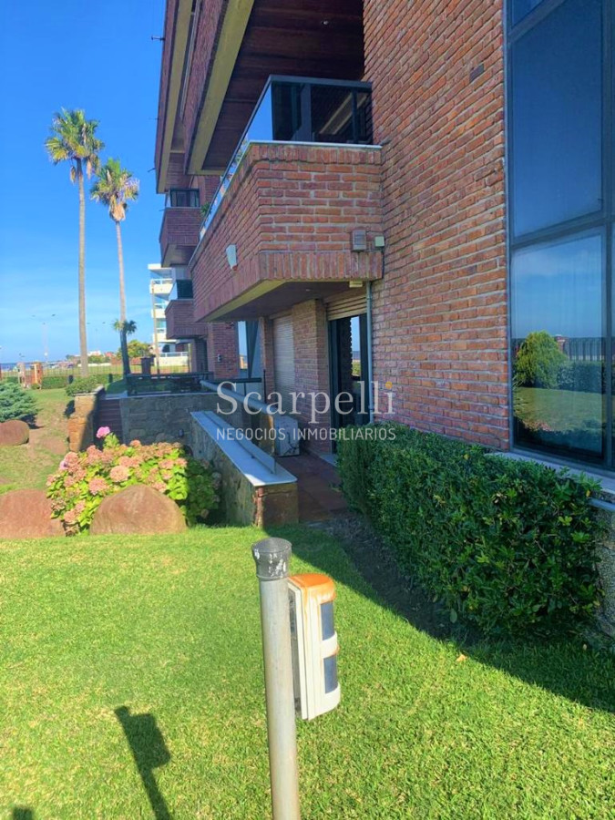 Apartamento ID.25783 - Suntuoso apartamento en Rambla de Carrasco con finas terminaciones y muy próximo a Hotel Casino y Arocena.-