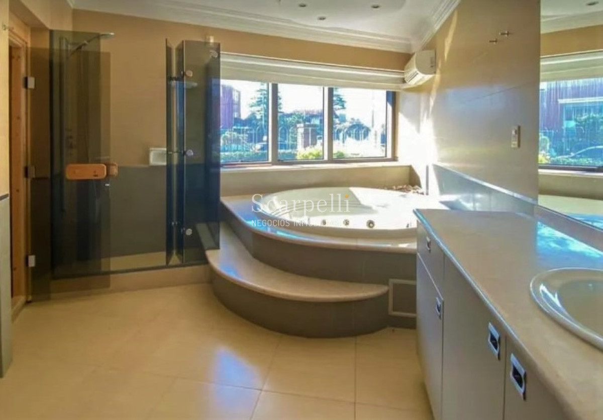 Apartamento ID.25783 - Suntuoso apartamento en Rambla de Carrasco con finas terminaciones y muy próximo a Hotel Casino y Arocena.-