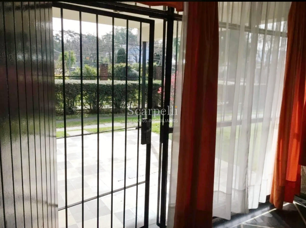 Apartamento ID.26284 - Propiedad Horizontal de Bajos al frente en estupendo entorno verde de Malvín 3 dorm + gge.-