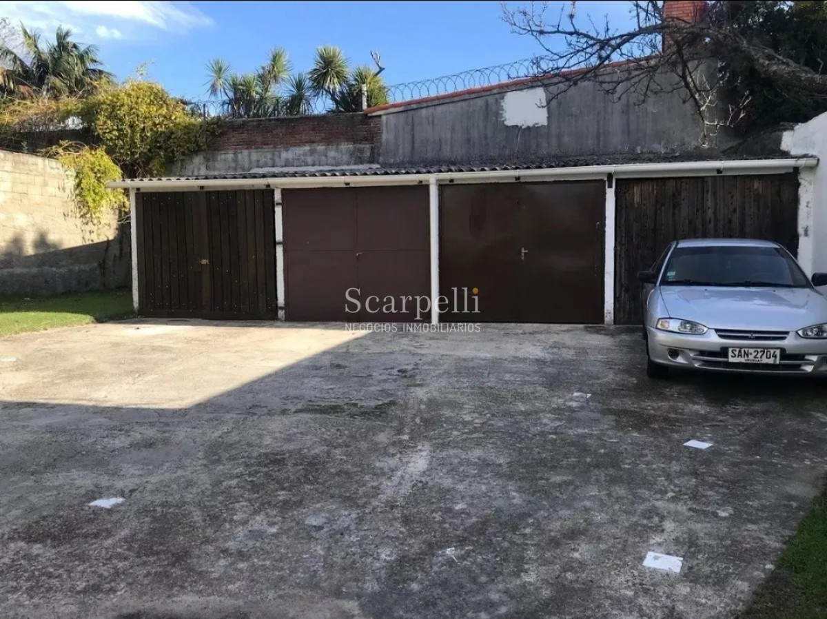 Apartamento ID.26284 - Propiedad Horizontal de Bajos al frente en estupendo entorno verde de Malvín 3 dorm + gge.-