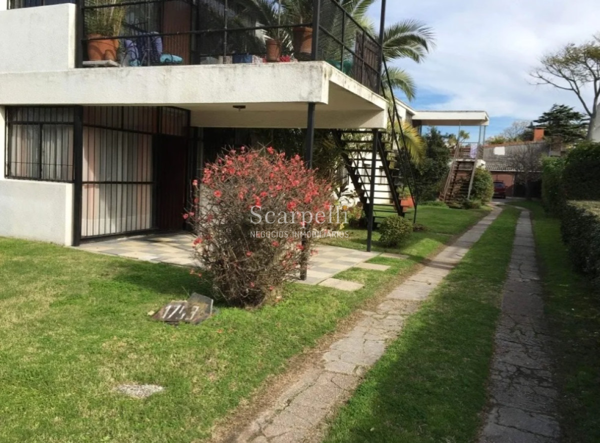 Apartamento ID.26284 - Propiedad Horizontal de Bajos al frente en estupendo entorno verde de Malvín 3 dorm + gge.-