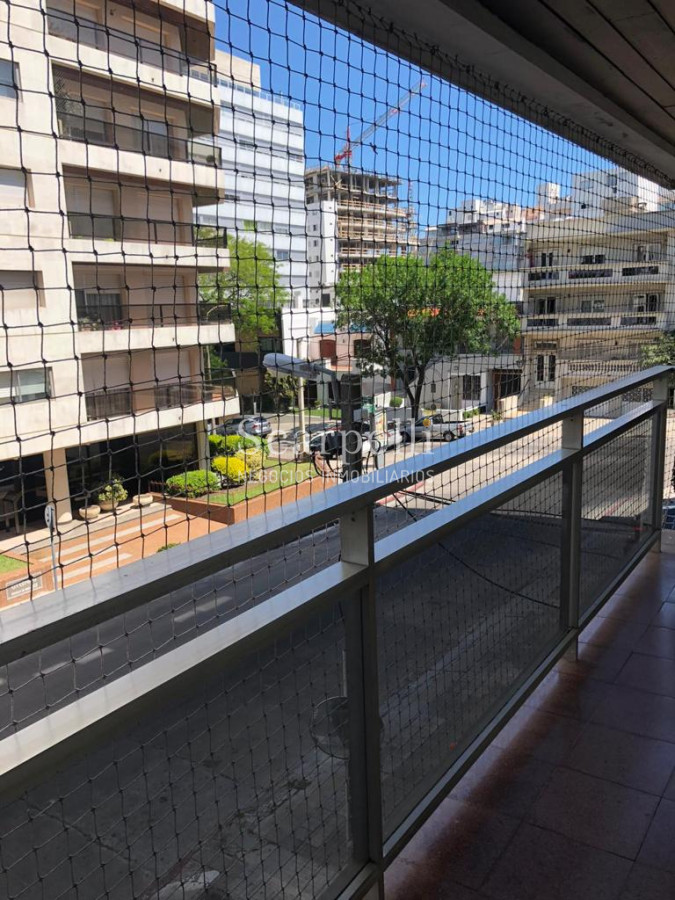 Apartamento ID.26828 - Villa Biarritz Amplio Apartamento 3 dormitorios + Buen Servicio Muy Próximo Rambla y Plaza Biarritz