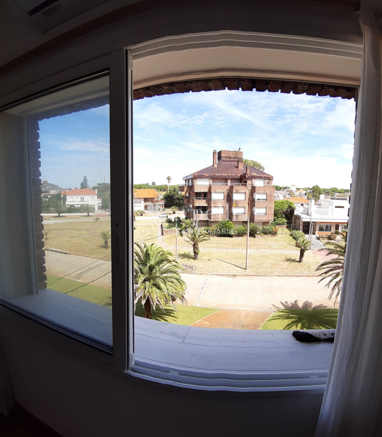 Apartamento ID.27313 - Apartamento en Carrasco tradicional con vista a la Rambla y muy próximo al Hotel Casino Carrasco