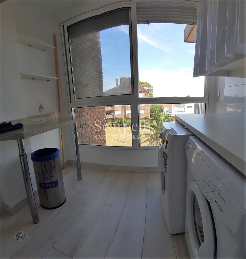 Apartamento ID.27313 - Apartamento en Carrasco tradicional con vista a la Rambla y muy próximo al Hotel Casino Carrasco