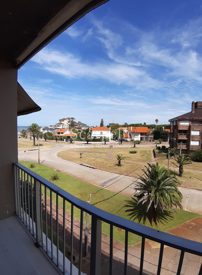 Apartamento ID.27313 - Apartamento en Carrasco tradicional con vista a la Rambla y muy próximo al Hotel Casino Carrasco
