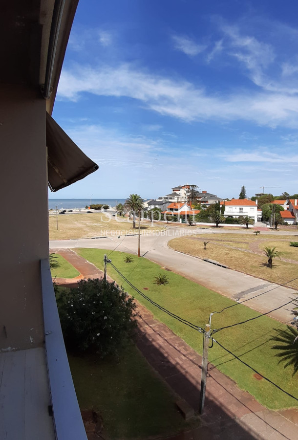 Apartamento ID.27313 - Apartamento en Carrasco tradicional con vista a la Rambla y muy próximo al Hotel Casino Carrasco