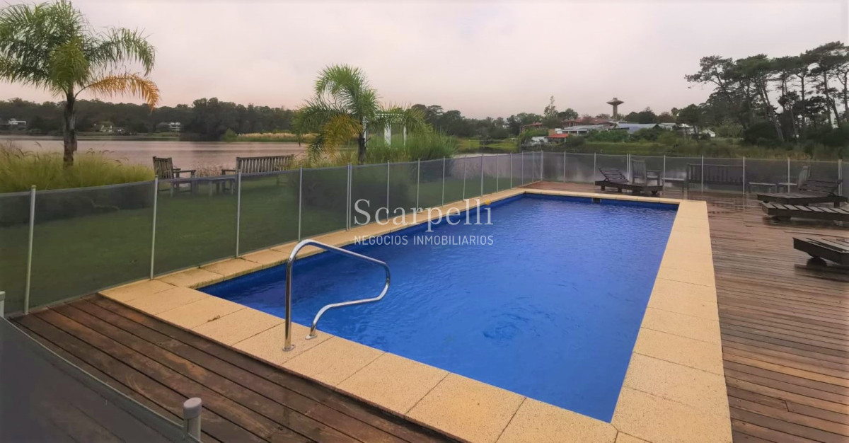Apartamento ID.27455 - Buen Apartamento en Rincón del Lago con jardín propio y salida al lago: Av. de las Américas prox. Parque Miramar.