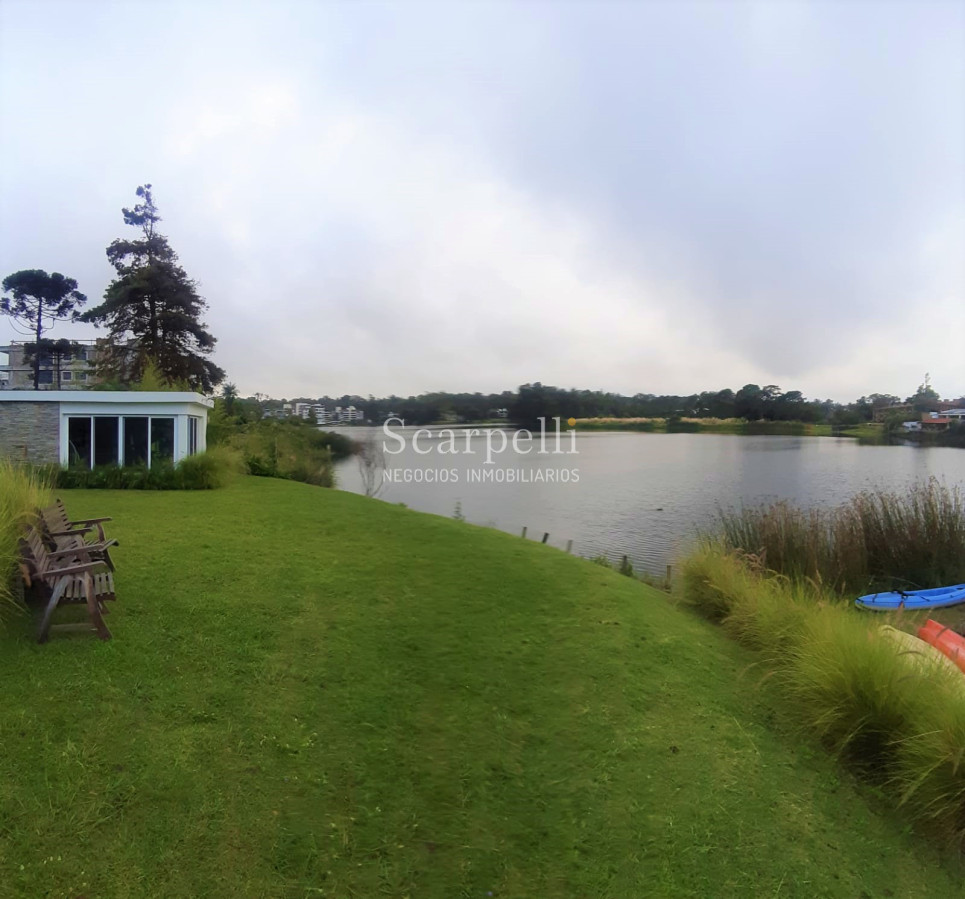 Apartamento ID.27455 - Buen Apartamento en Rincón del Lago con jardín propio y salida al lago: Av. de las Américas prox. Parque Miramar.