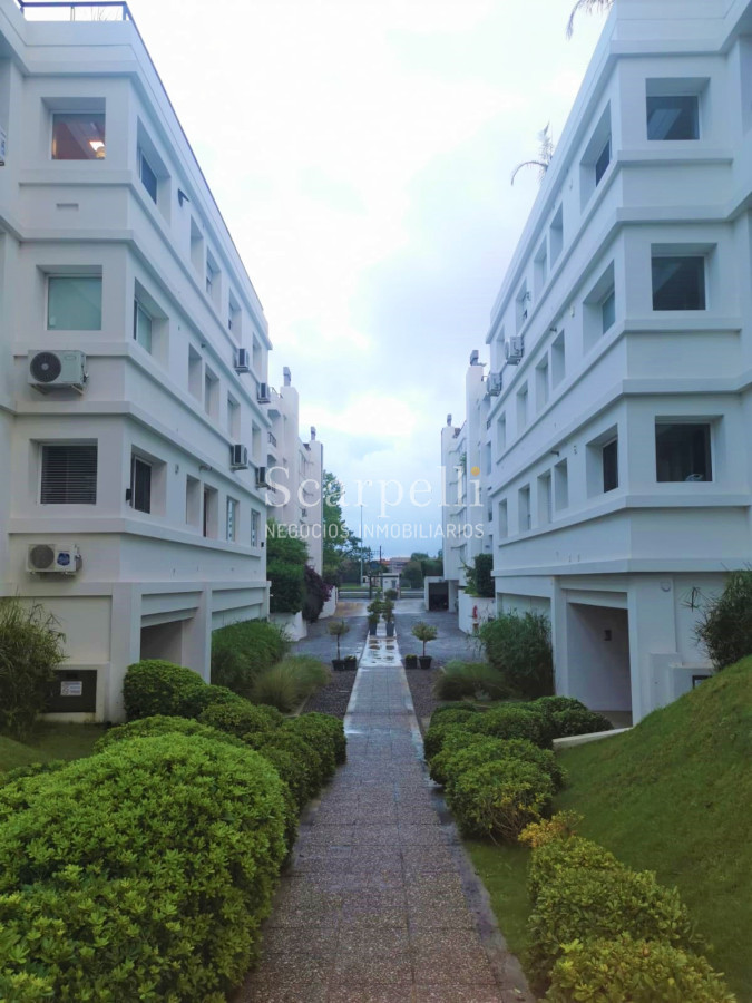Apartamento ID.27455 - Buen Apartamento en Rincón del Lago con jardín propio y salida al lago: Av. de las Américas prox. Parque Miramar.