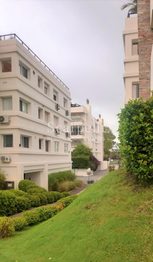 Apartamento ID.27455 - Buen Apartamento en Rincón del Lago con jardín propio y salida al lago: Av. de las Américas prox. Parque Miramar.