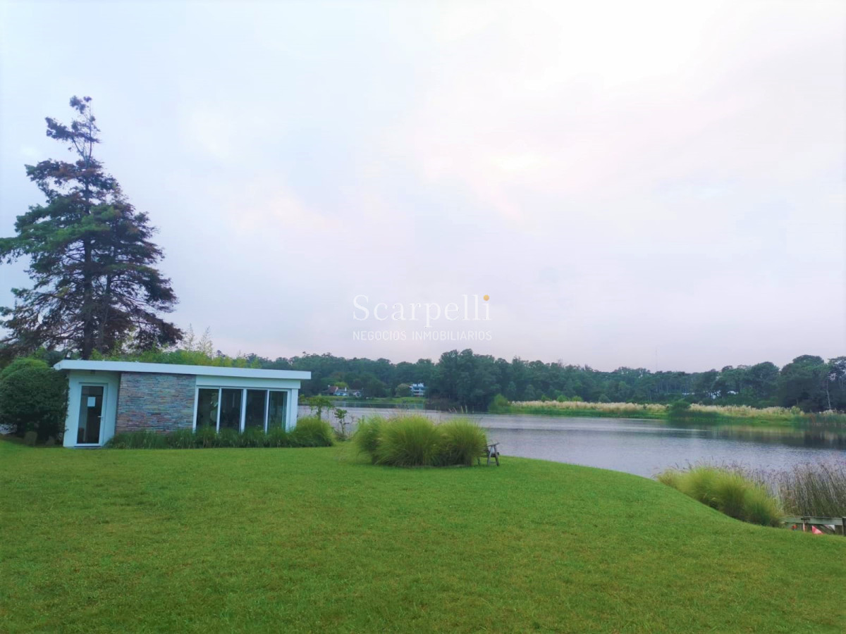 Apartamento ID.27455 - Buen Apartamento en Rincón del Lago con jardín propio y salida al lago: Av. de las Américas prox. Parque Miramar.