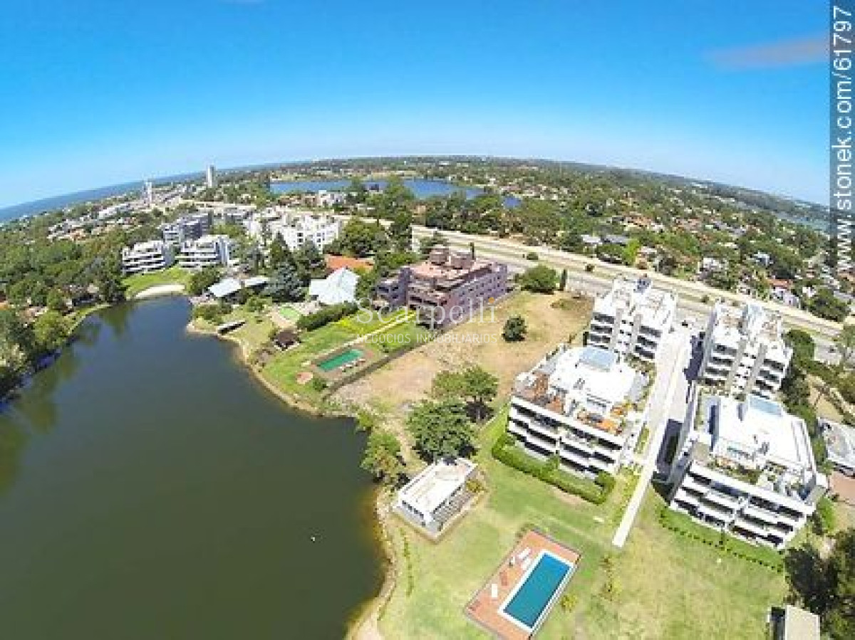 Apartamento ID.27455 - Buen Apartamento en Rincón del Lago con jardín propio y salida al lago: Av. de las Américas prox. Parque Miramar.