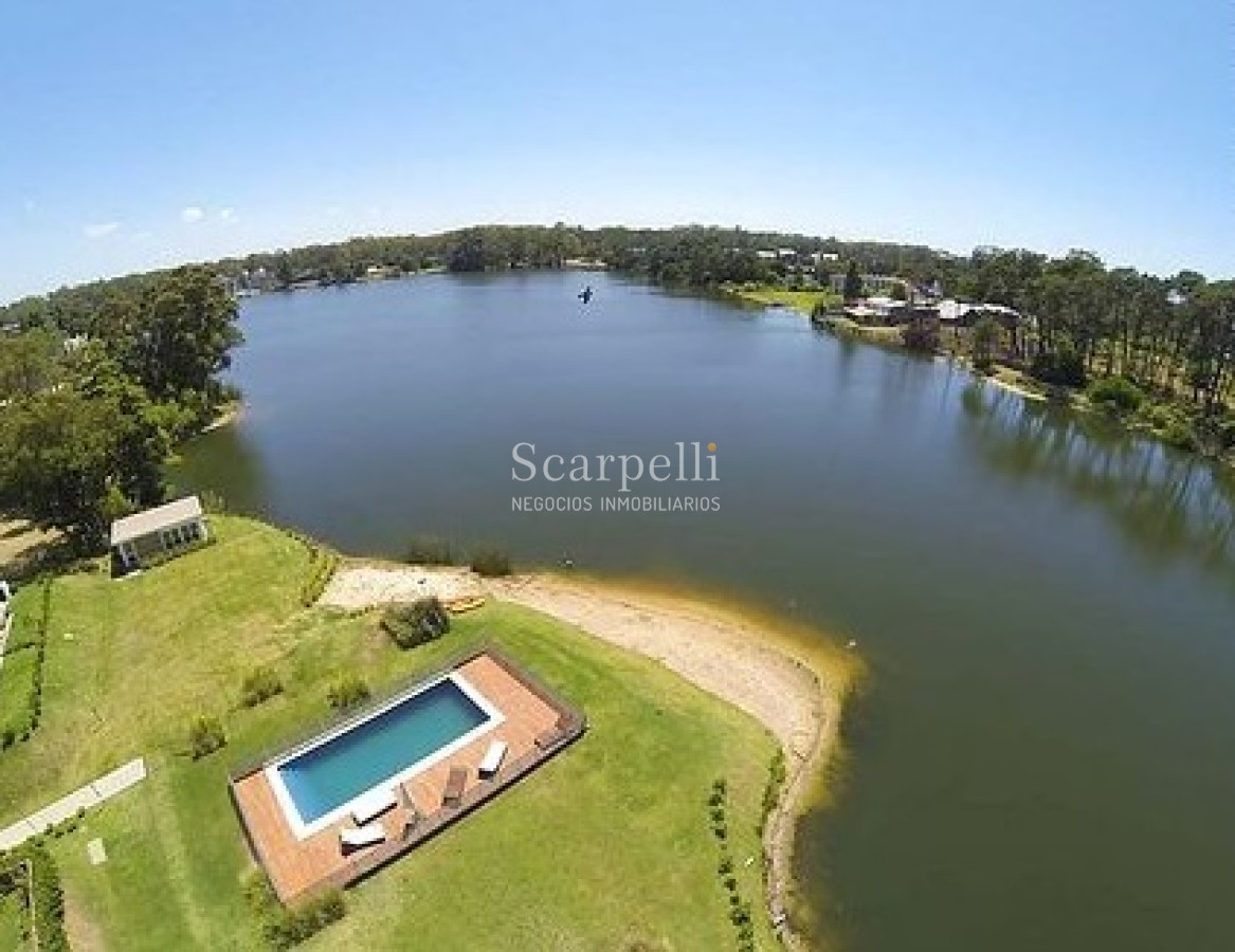 Apartamento ID.27455 - Buen Apartamento en Rincón del Lago con jardín propio y salida al lago: Av. de las Américas prox. Parque Miramar.
