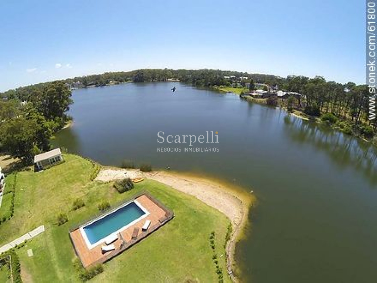 Apartamento ID.27455 - Buen Apartamento en Rincón del Lago con jardín propio y salida al lago: Av. de las Américas prox. Parque Miramar.