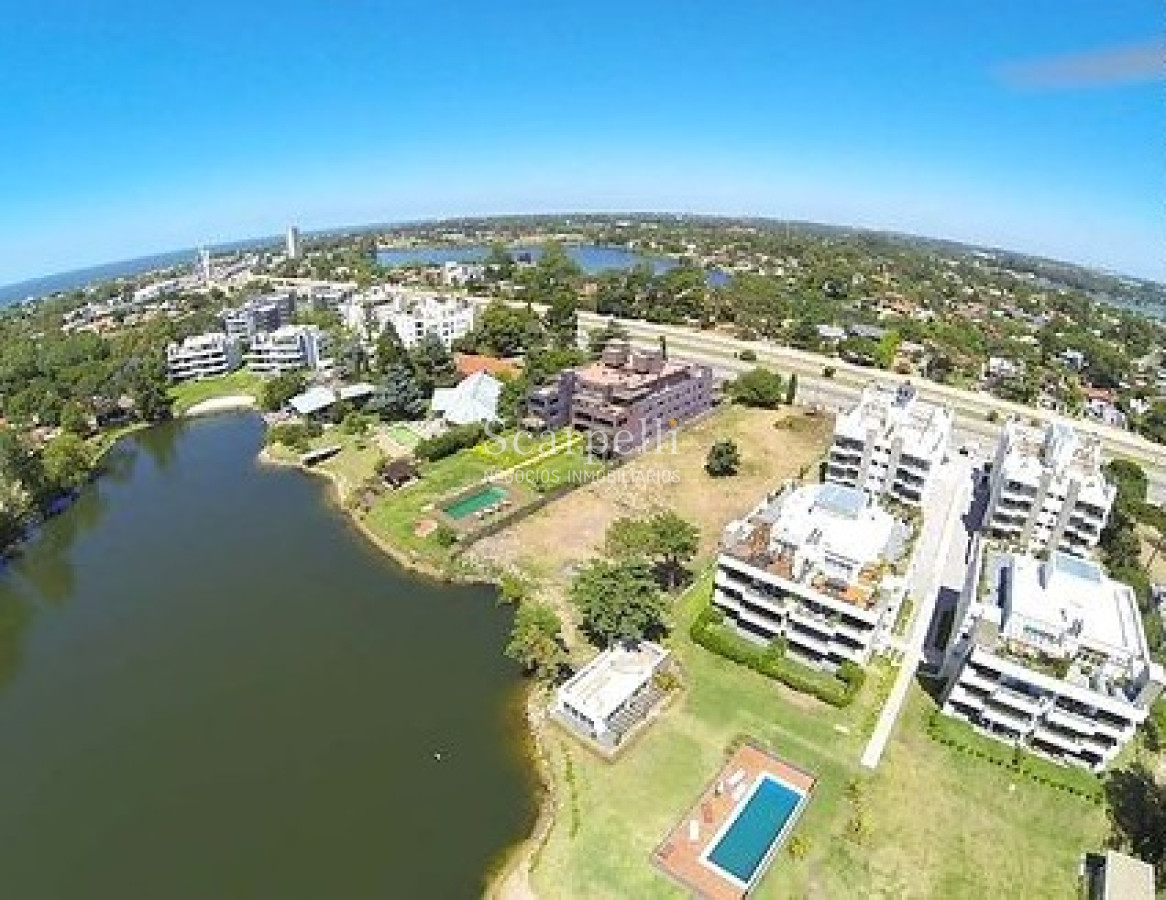 Apartamento ID.27455 - Buen Apartamento en Rincón del Lago con jardín propio y salida al lago: Av. de las Américas prox. Parque Miramar.