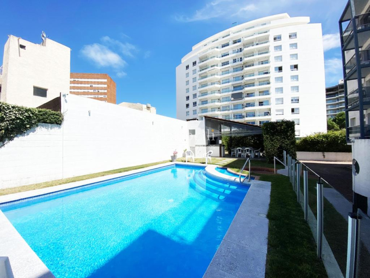 Apartamento ID.28103 - Apartamento en Aidy Grill  Prox. Plaza México y Parada 6 Brava: Mejor que a estrenar !   2 dorm + 2 b + Terraza + Cochera.-
