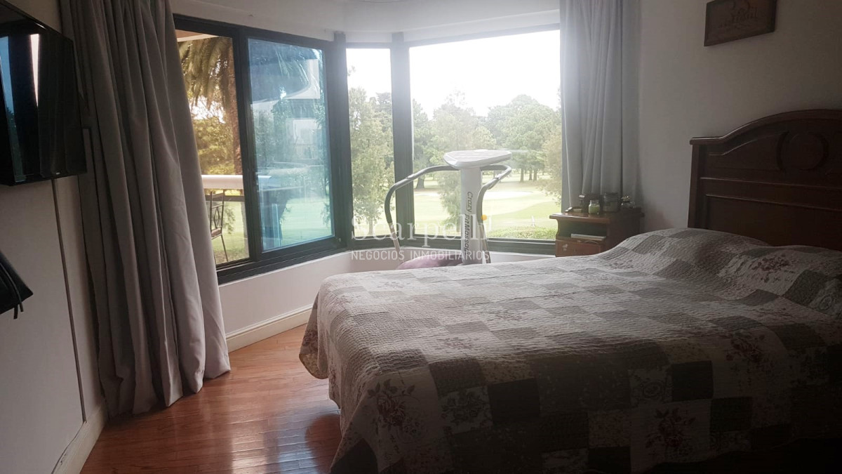Apartamento ID.28914 - Apartamento Frente al Club de Golf con estupendo entorno verde Próximo Rambla & Shopping Punta Carretas: Inmejorable Vista y Tranquilidad.-