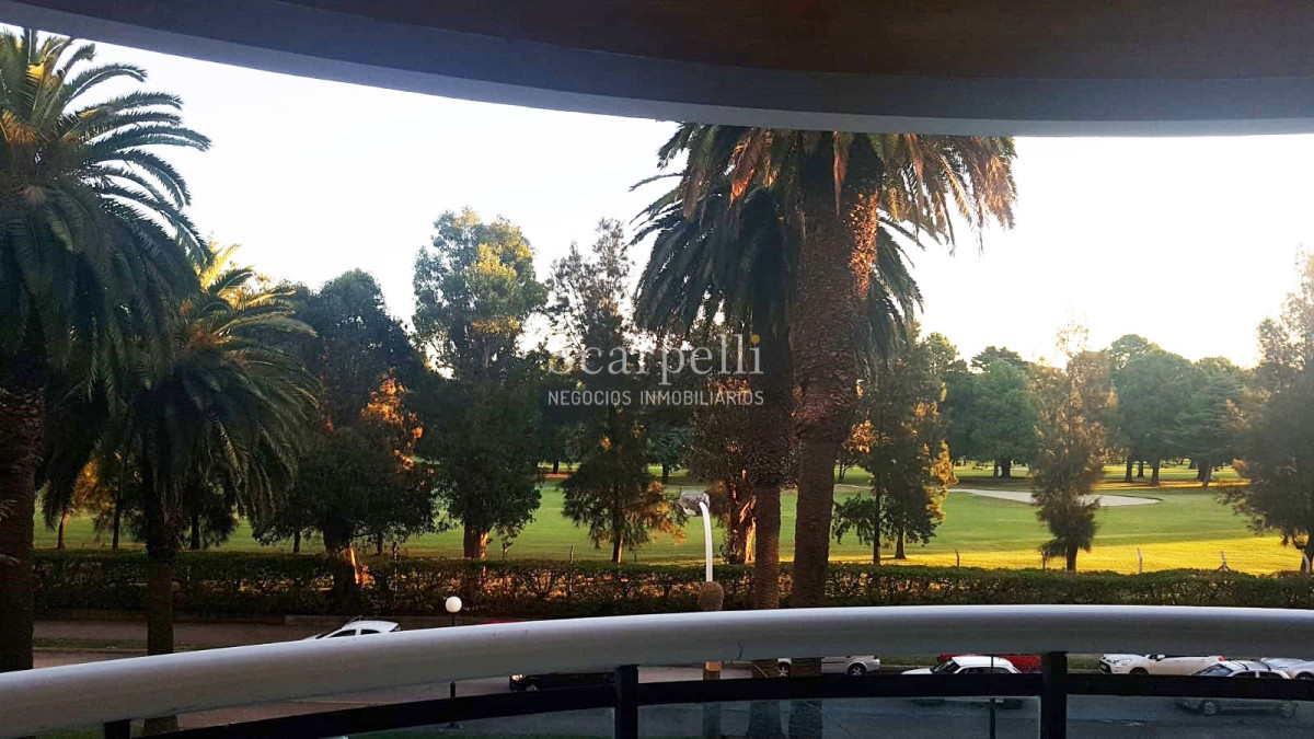 Apartamento ID.28914 - Apartamento Frente al Club de Golf con estupendo entorno verde Próximo Rambla & Shopping Punta Carretas: Inmejorable Vista y Tranquilidad.-