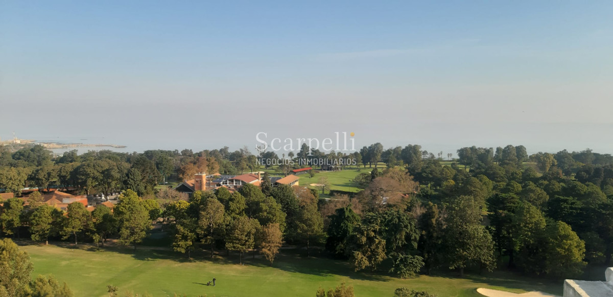 Apartamento ID.28914 - Apartamento Frente al Club de Golf con estupendo entorno verde Próximo Rambla & Shopping Punta Carretas: Inmejorable Vista y Tranquilidad.-