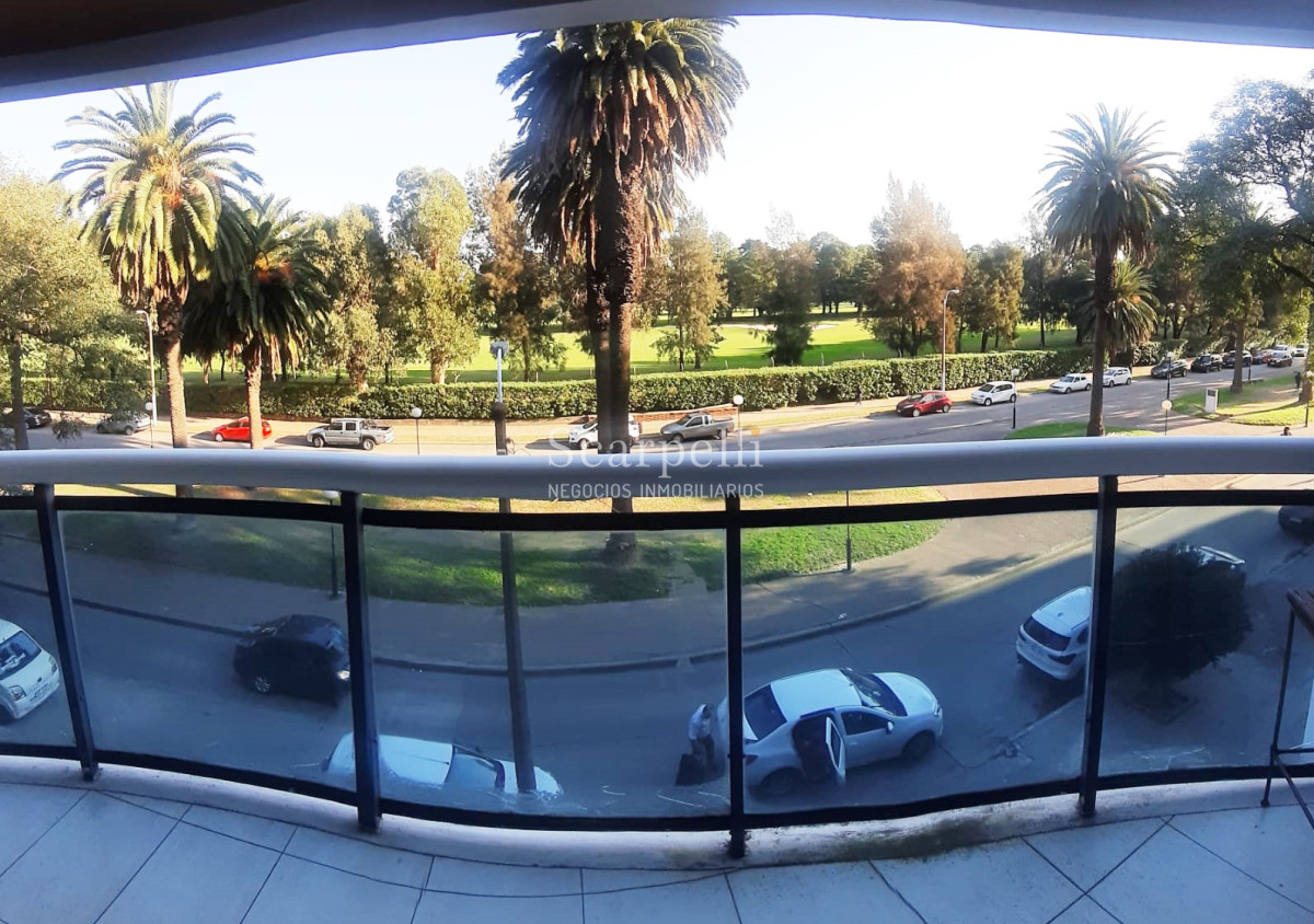 Apartamento ID.28914 - Apartamento Frente al Club de Golf con estupendo entorno verde Próximo Rambla & Shopping Punta Carretas: Inmejorable Vista y Tranquilidad.-