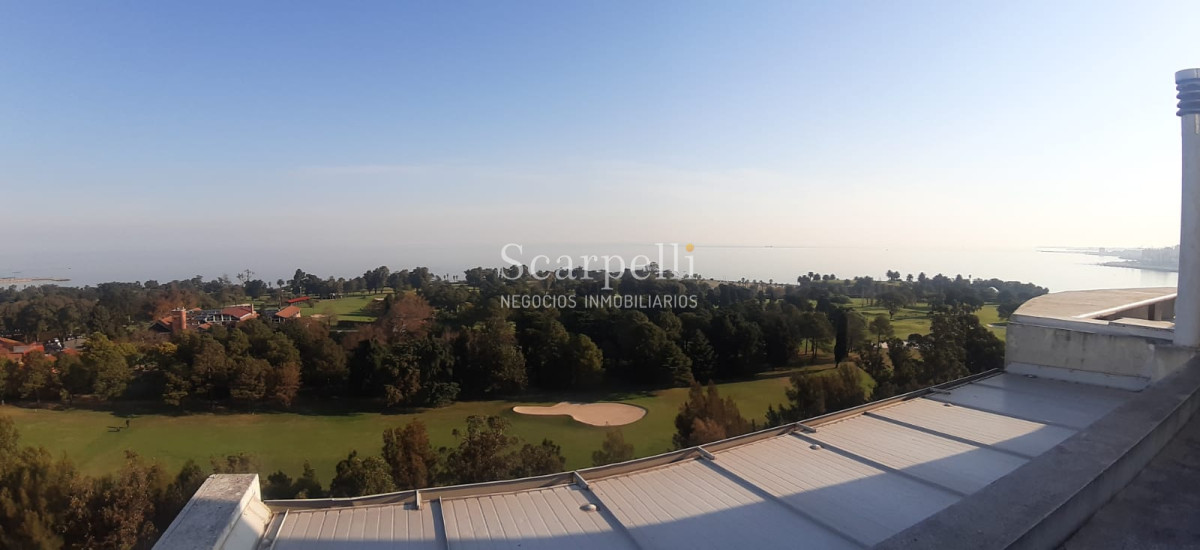 Apartamento ID.28914 - Apartamento Frente al Club de Golf con estupendo entorno verde Próximo Rambla & Shopping Punta Carretas: Inmejorable Vista y Tranquilidad.-