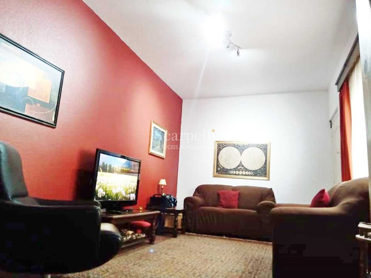 Apartamento ID.30027 - Muy Prolijo Apartamento en Pocitos Miguel Barreiro y Berro 1er. piso por escalera a mts. del Renovado Complejo Comercial Alfa & Beta.-