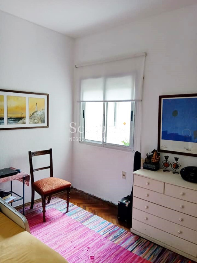 Apartamento ID.30027 - Muy Prolijo Apartamento en Pocitos Miguel Barreiro y Berro 1er. piso por escalera a mts. del Renovado Complejo Comercial Alfa & Beta.-