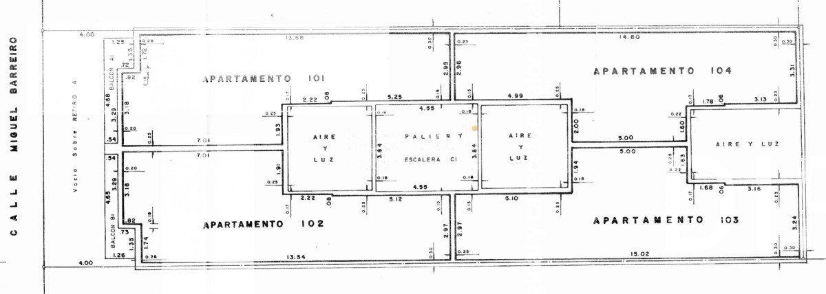 Apartamento ID.30027 - Muy Prolijo Apartamento en Pocitos Miguel Barreiro y Berro 1er. piso por escalera a mts. del Renovado Complejo Comercial Alfa & Beta.-