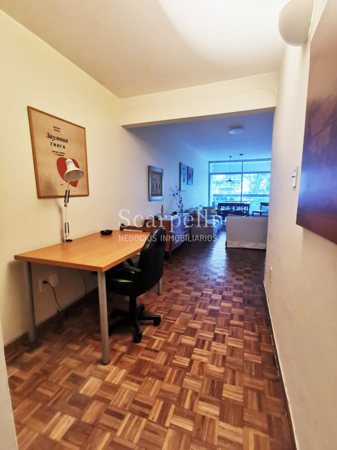 Apartamento ID.30466 - Venta Apartamento en Pocitos frente a Plaza Gomensoro a pocos mts. de la Rambla con estupenda vista despejada.-