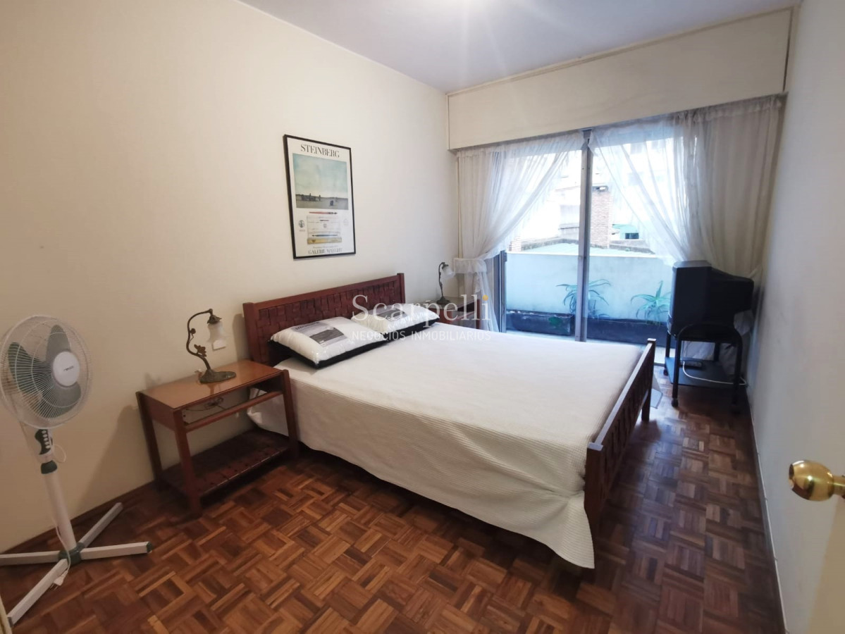 Apartamento ID.30466 - Venta Apartamento en Pocitos frente a Plaza Gomensoro a pocos mts. de la Rambla con estupenda vista despejada.-