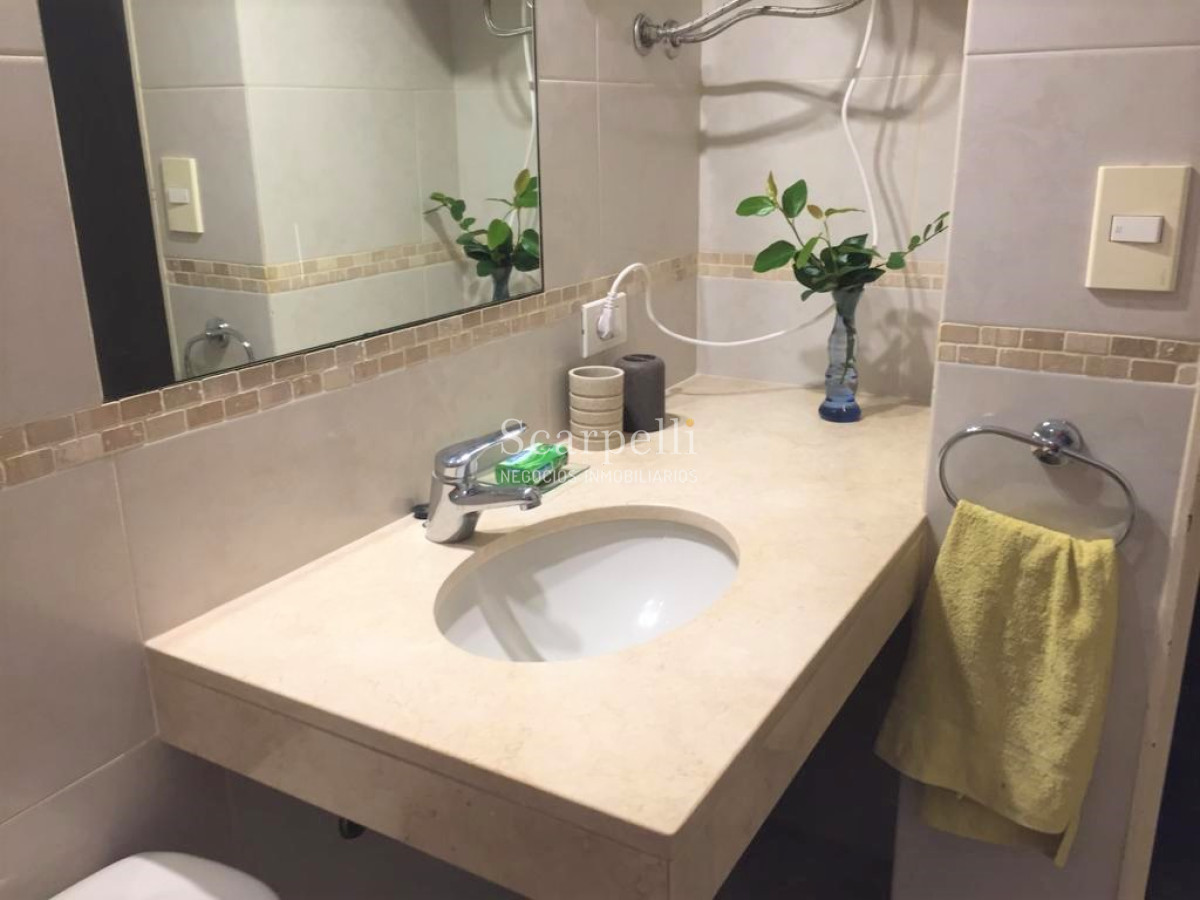 Apartamento ID.30466 - Venta Apartamento en Pocitos frente a Plaza Gomensoro a pocos mts. de la Rambla con estupenda vista despejada.-