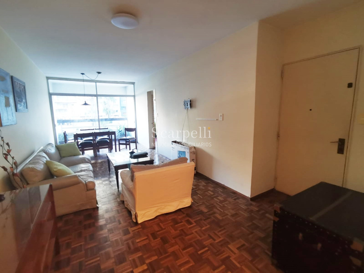 Apartamento ID.30466 - Venta Apartamento en Pocitos frente a Plaza Gomensoro a pocos mts. de la Rambla con estupenda vista despejada.-