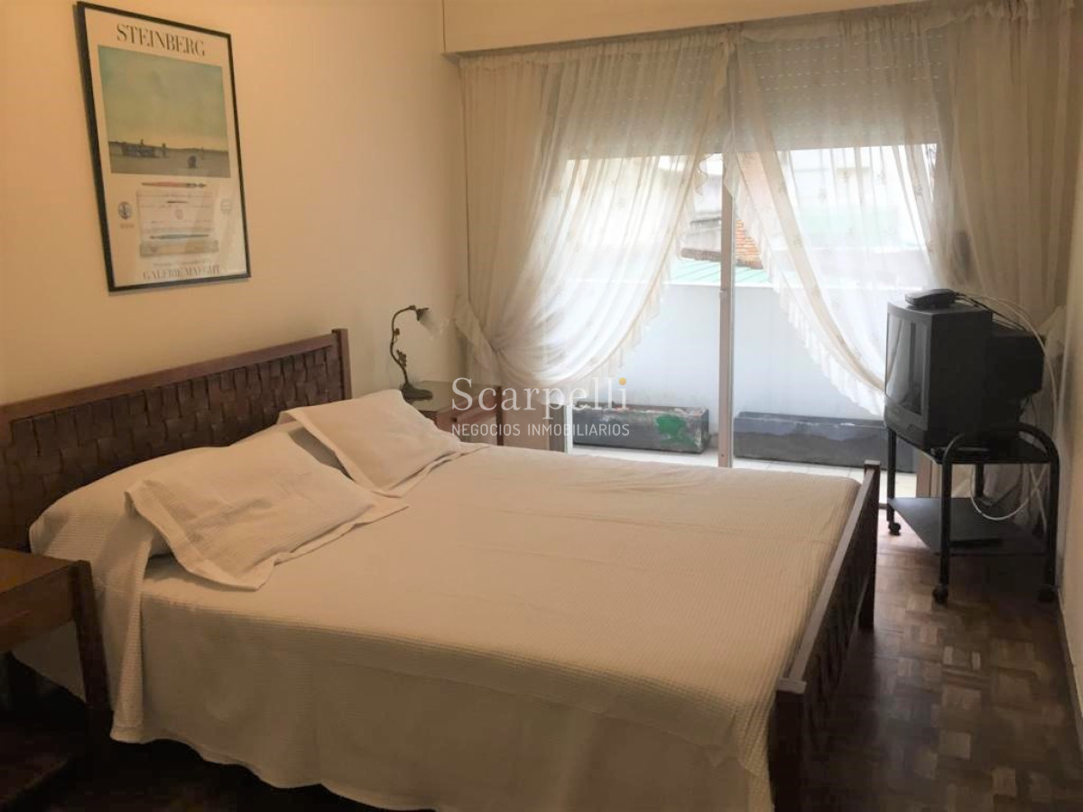 Apartamento ID.30466 - Venta Apartamento en Pocitos frente a Plaza Gomensoro a pocos mts. de la Rambla con estupenda vista despejada.-
