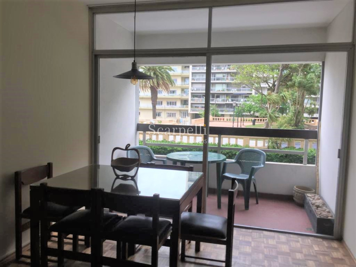 Apartamento ID.30466 - Venta Apartamento en Pocitos frente a Plaza Gomensoro a pocos mts. de la Rambla con estupenda vista despejada.-