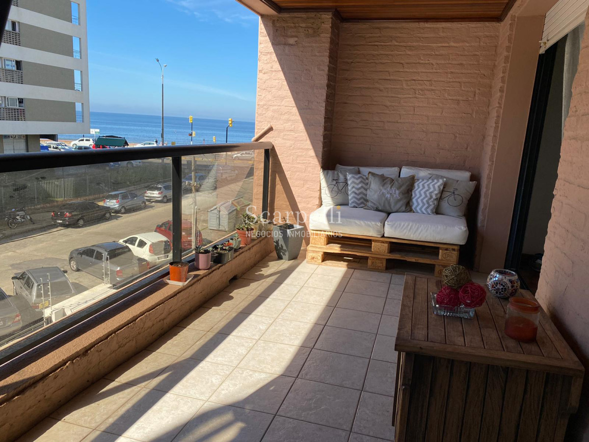 Apartamento ID.31742 - Venta Apartamento Malvin 2 dormitorios 2 baños Cochera Rambla Próximo