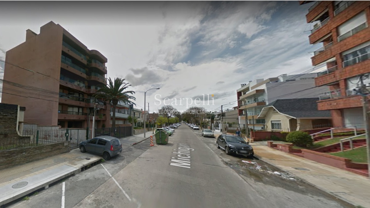 Apartamento ID.31742 - Venta Apartamento Malvin 2 dormitorios 2 baños Cochera Rambla Próximo
