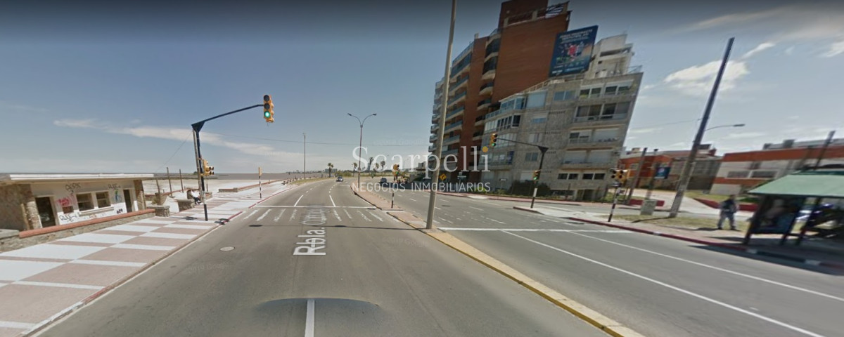 Apartamento ID.31742 - Venta Apartamento Malvin 2 dormitorios 2 baños Cochera Rambla Próximo