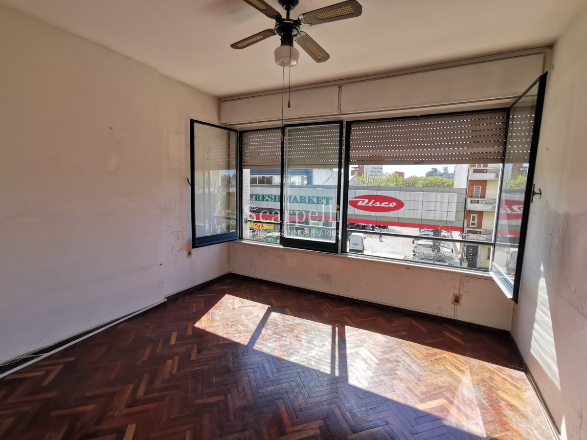 Apartamento ID.32606 - VENTA APARTAMENTO POCITOS 3 DORMITORIOS 2 BAÑOS SERVICIO GARAGE Fco. Soca prox. Av. Rivera.-