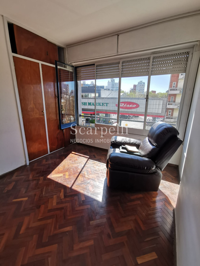 Apartamento ID.32606 - VENTA APARTAMENTO POCITOS 3 DORMITORIOS 2 BAÑOS SERVICIO GARAGE Fco. Soca prox. Av. Rivera.-