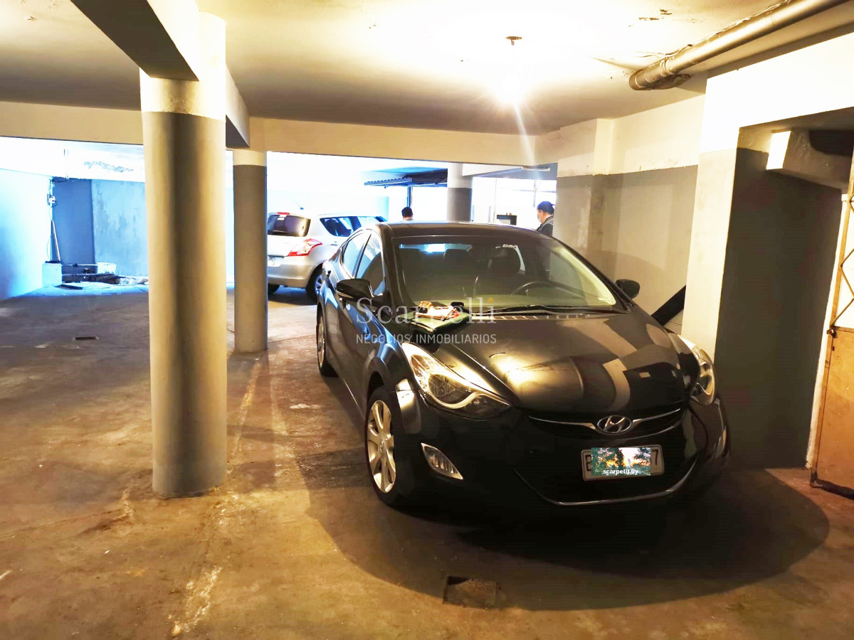 Apartamento ID.32606 - VENTA APARTAMENTO POCITOS 3 DORMITORIOS 2 BAÑOS SERVICIO GARAGE Fco. Soca prox. Av. Rivera.-
