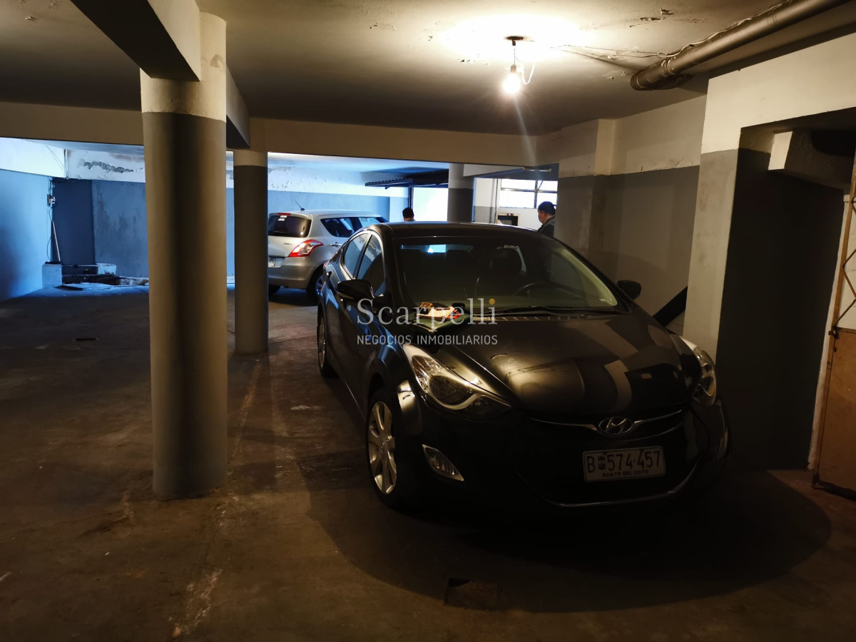 Apartamento ID.32606 - VENTA APARTAMENTO POCITOS 3 DORMITORIOS 2 BAÑOS SERVICIO GARAGE Fco. Soca prox. Av. Rivera.-