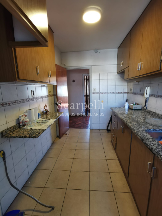 Apartamento ID.32606 - VENTA APARTAMENTO POCITOS 3 DORMITORIOS 2 BAÑOS SERVICIO GARAGE Fco. Soca prox. Av. Rivera.-