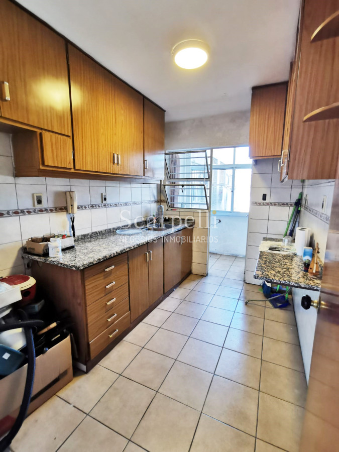 Apartamento ID.32606 - VENTA APARTAMENTO POCITOS 3 DORMITORIOS 2 BAÑOS SERVICIO GARAGE Fco. Soca prox. Av. Rivera.-