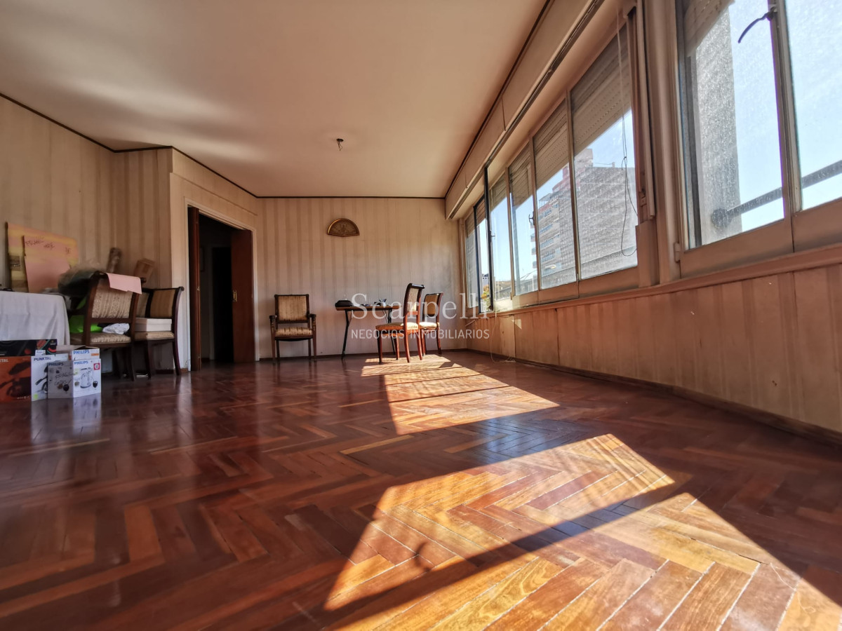 Apartamento ID.32606 - VENTA APARTAMENTO POCITOS 3 DORMITORIOS 2 BAÑOS SERVICIO GARAGE Fco. Soca prox. Av. Rivera.-