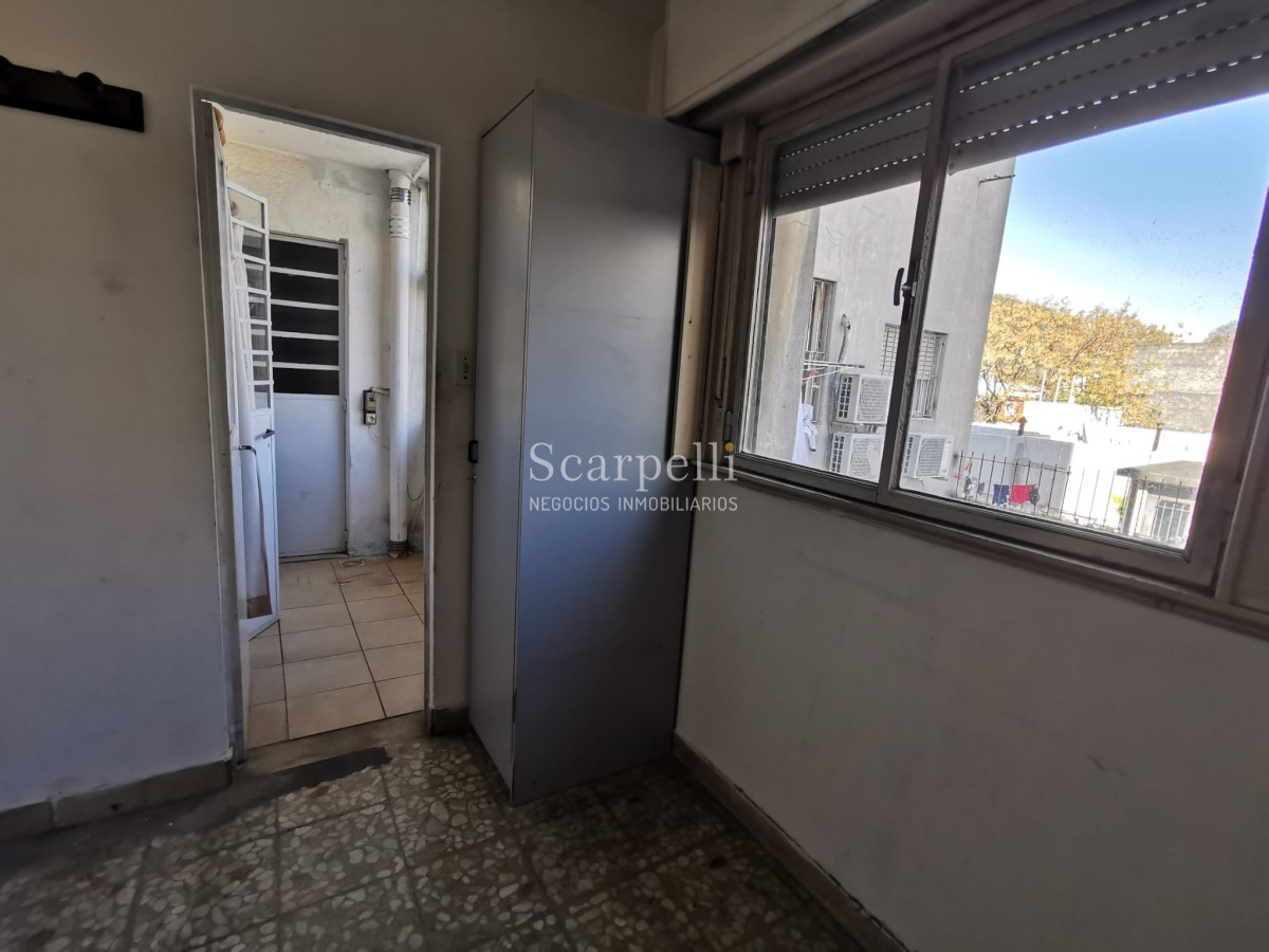 Apartamento ID.32606 - VENTA APARTAMENTO POCITOS 3 DORMITORIOS 2 BAÑOS SERVICIO GARAGE Fco. Soca prox. Av. Rivera.-