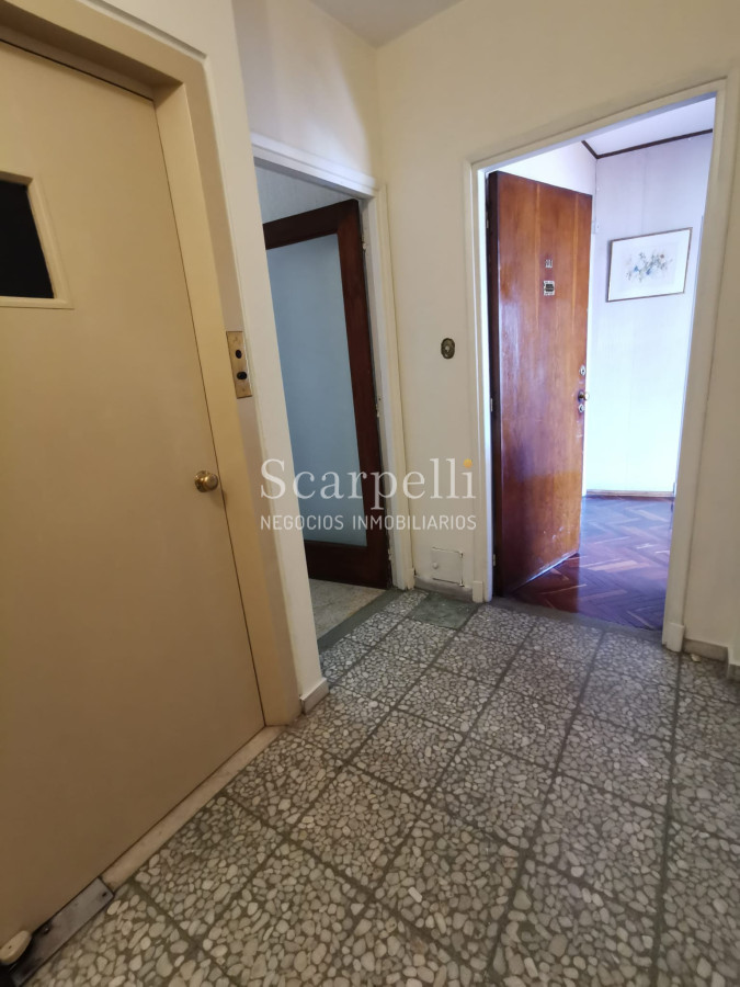 Apartamento ID.32606 - VENTA APARTAMENTO POCITOS 3 DORMITORIOS 2 BAÑOS SERVICIO GARAGE Fco. Soca prox. Av. Rivera.-